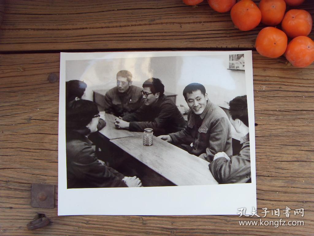 超大尺寸老照片:【※1982年,中国人民大学政经系77级党支部学生,坚决