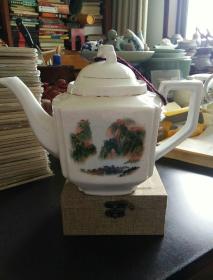 老物件：方形老茶壶（山水图案）