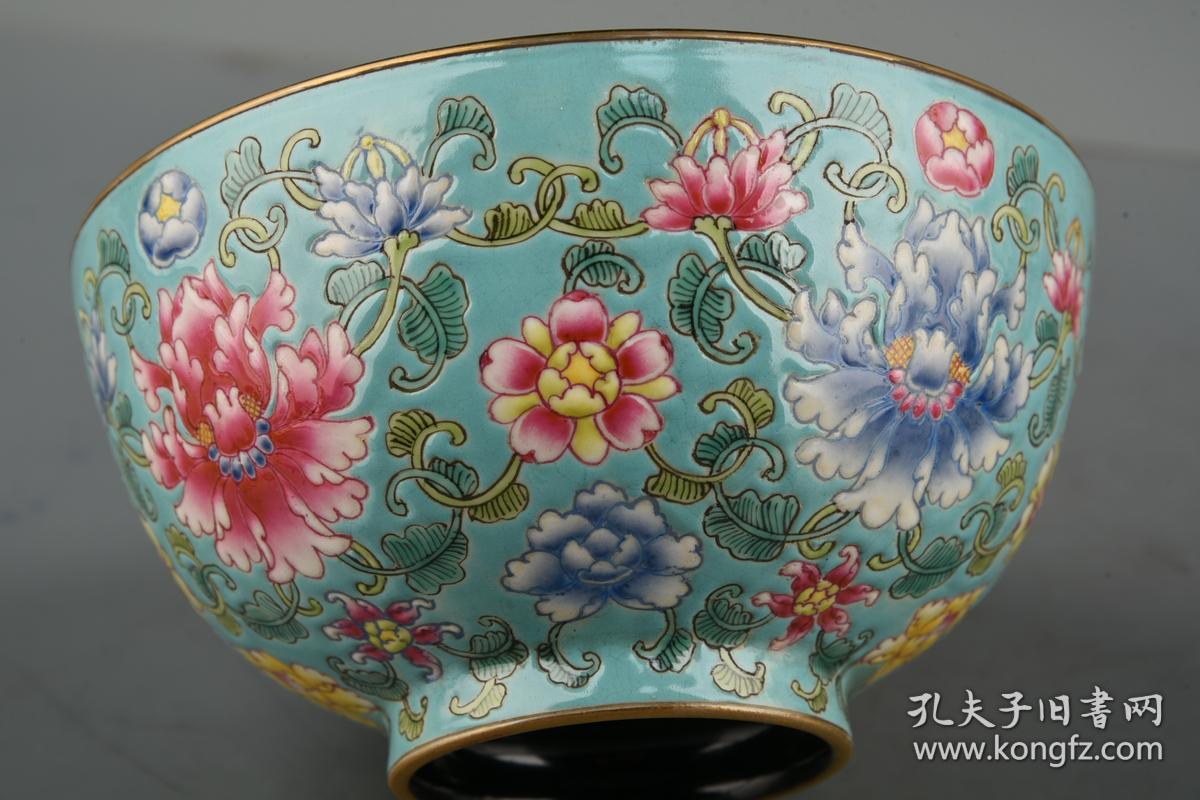 清康熙年制珐琅彩描金缠枝牡丹花卉纹碗