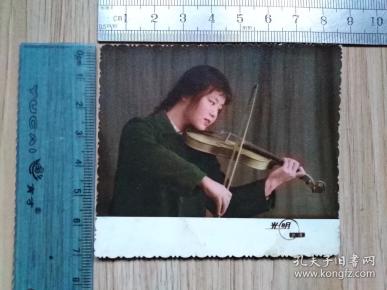 什么样的手适合拉小提琴 qoYBAFxynuqAdMS8AAJEMHapYUc930_n.jpg