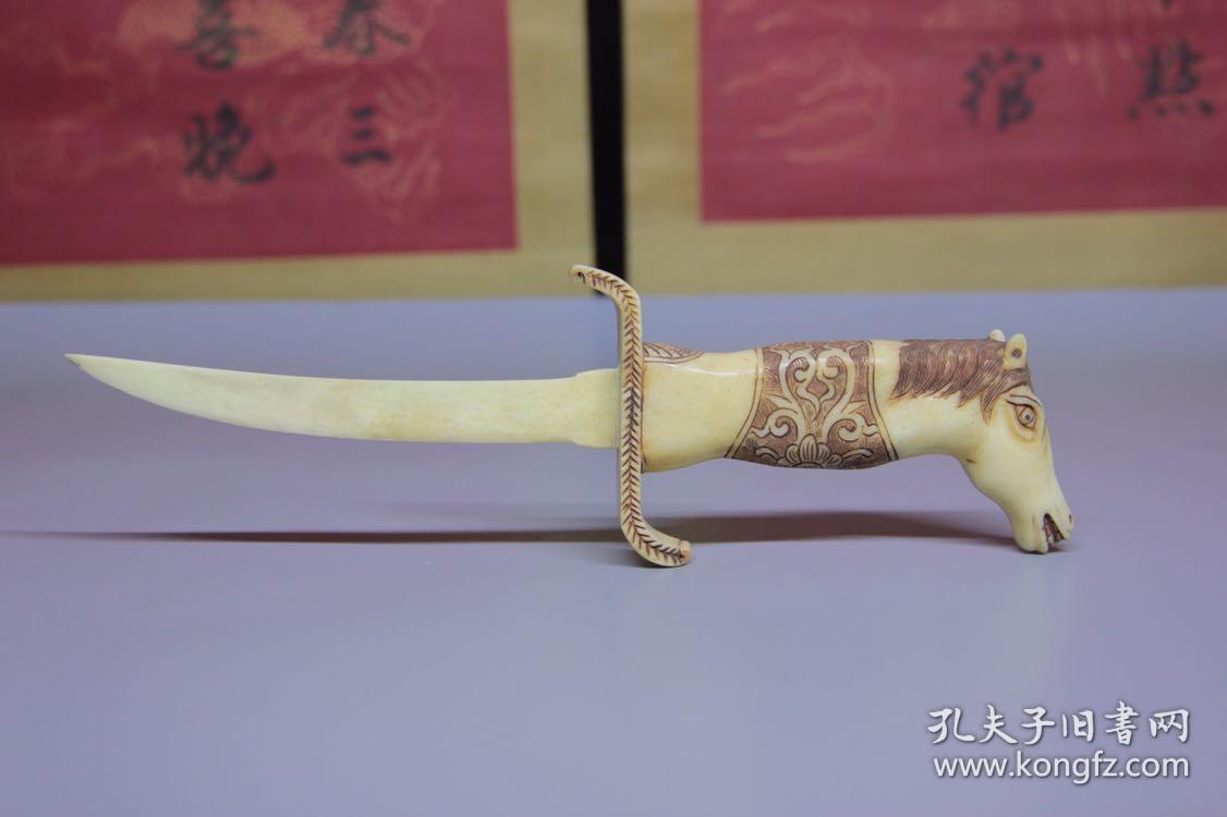 旧藏老牛骨雕马头刀摆件尺寸322085厘米细节图如下