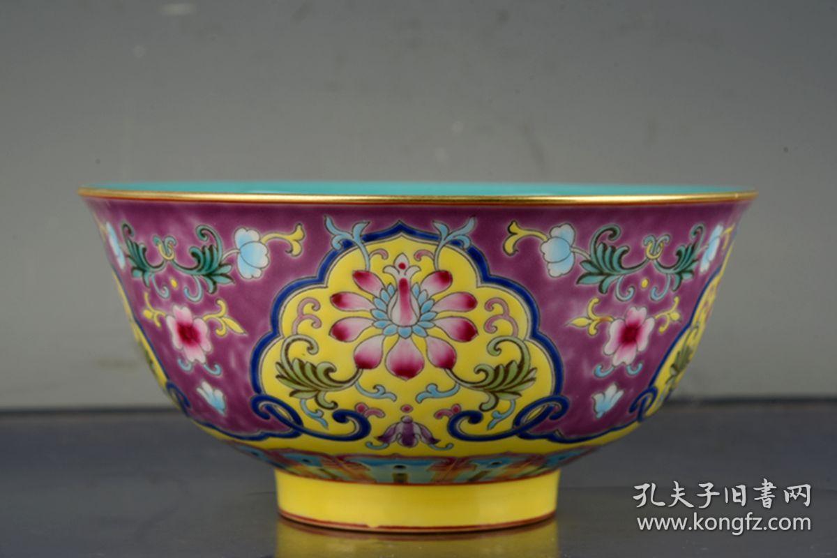 清乾隆年制粉地珐琅彩描金开光花卉纹碗