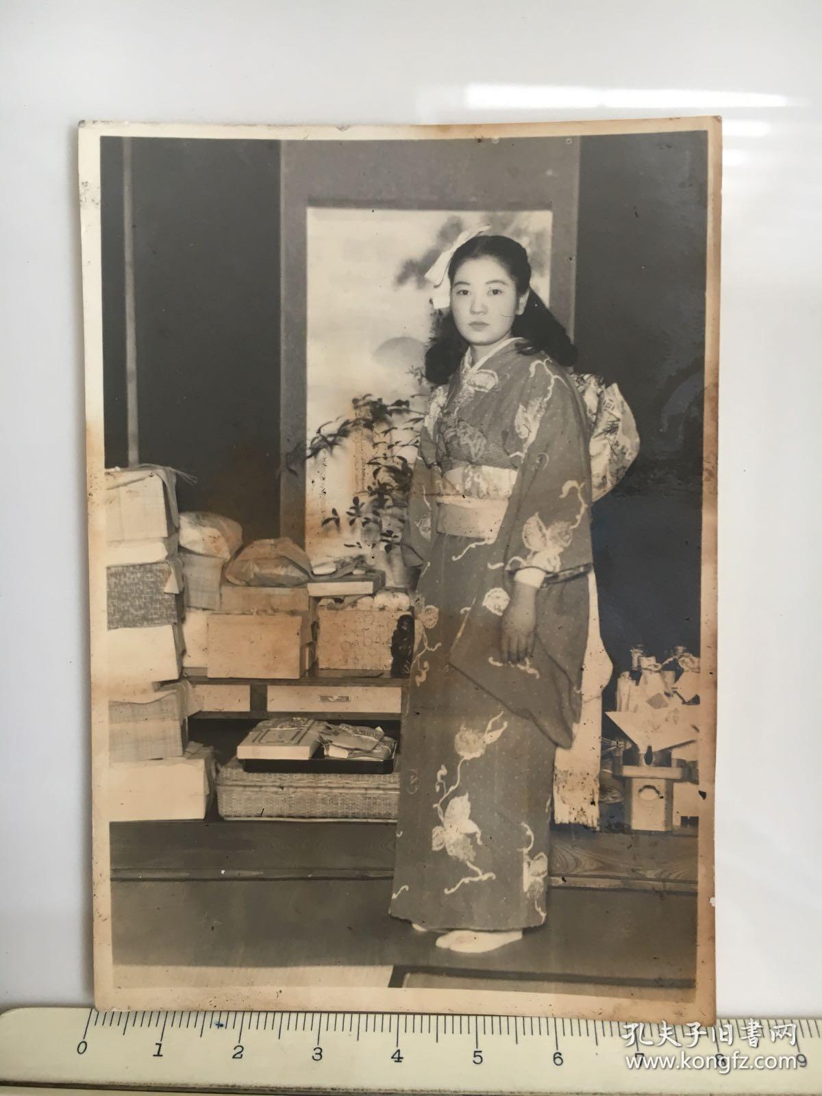 民国时期老照片:日本和服美少女.