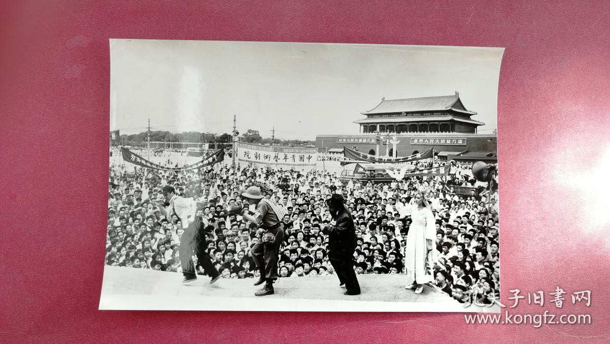 老照片【1965年,中国杂技团训练班第二期毕业生合影】