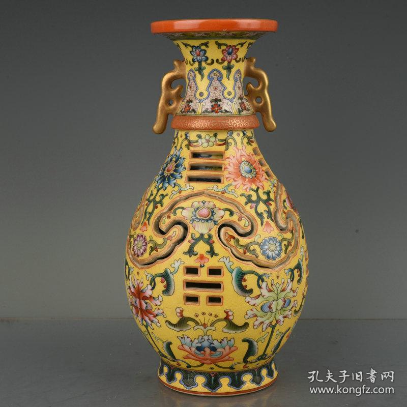 清乾隆年制黄地珐琅彩描金雕刻镂空八卦纹小双耳转心瓶