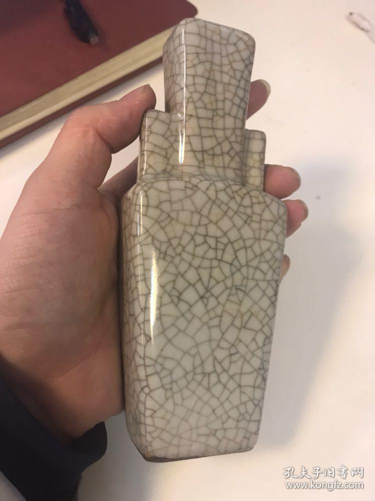 明代哥窑瓷器瓶