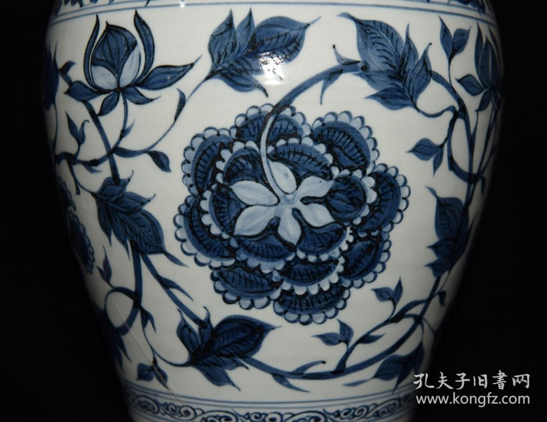 元代青花缠枝牡丹花纹梅瓶