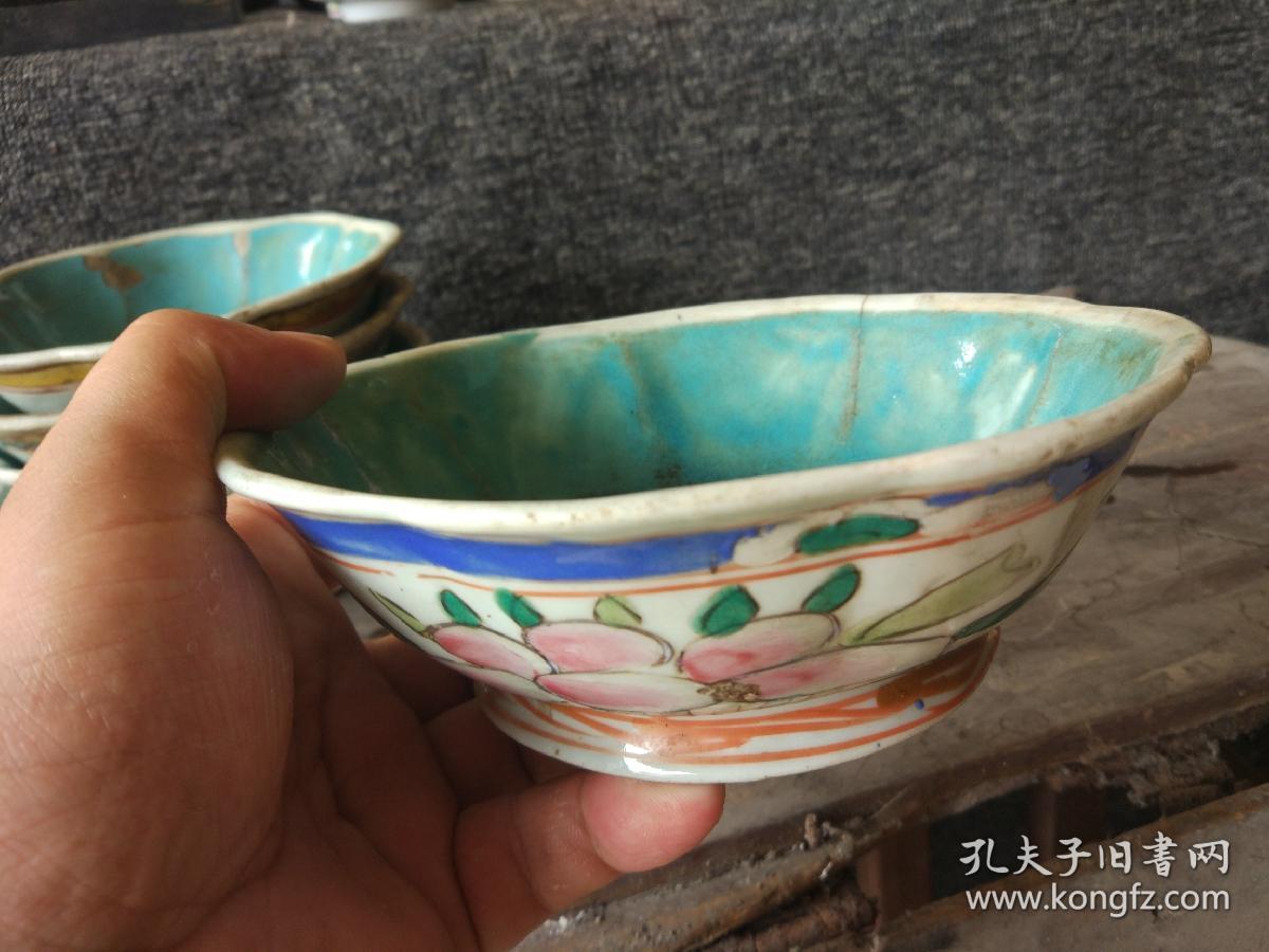 晚清民国粉彩八角碗,碗里绿松釉.