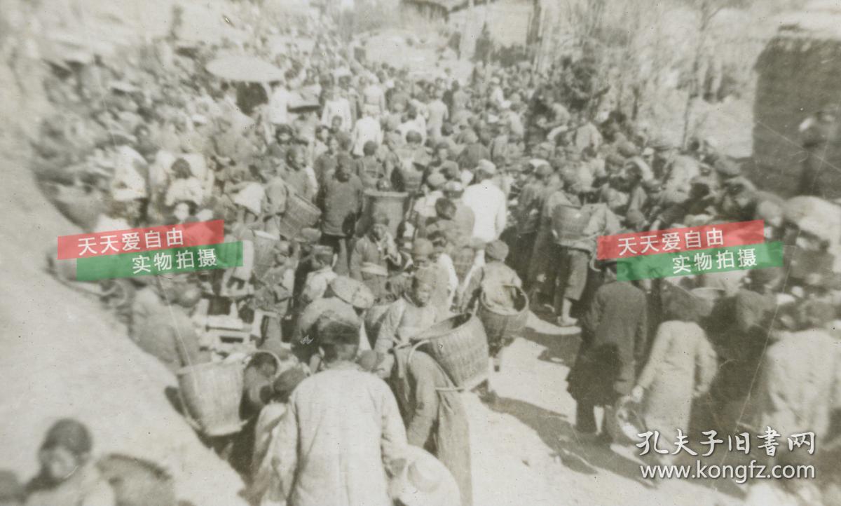 1945年云南省曲靖市沾益赶集集市老照片