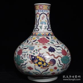明宣德五彩鱼藻纹胆瓶