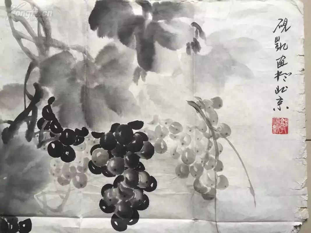 一幅非常漂亮的墨葡萄图斗方