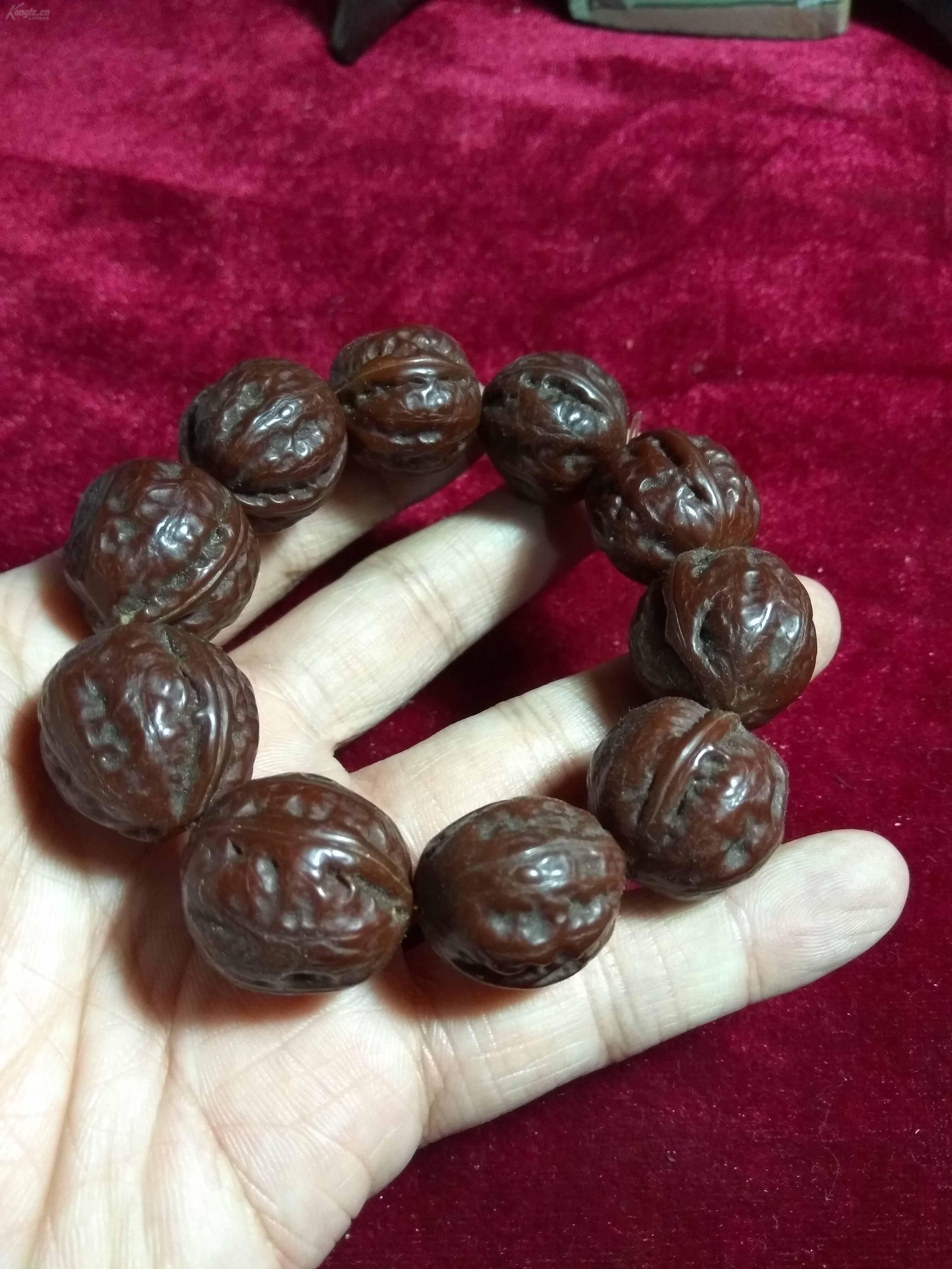 收到盘玩多年核桃手串,包浆好,文人必备.