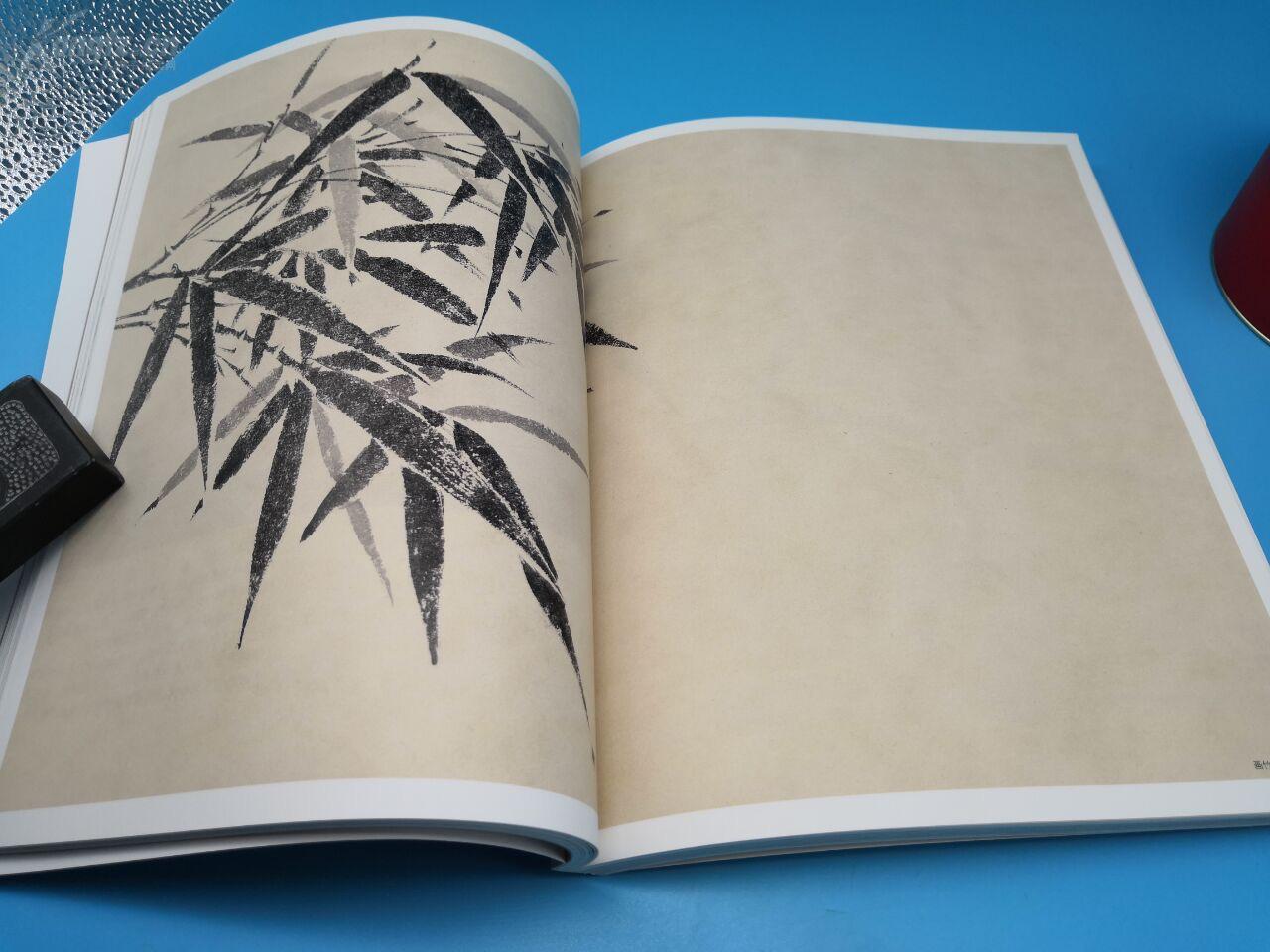 《墨花墨禽 竹卷》本书是新一代国画家赵少俨大作 画家秉承了宋元以来