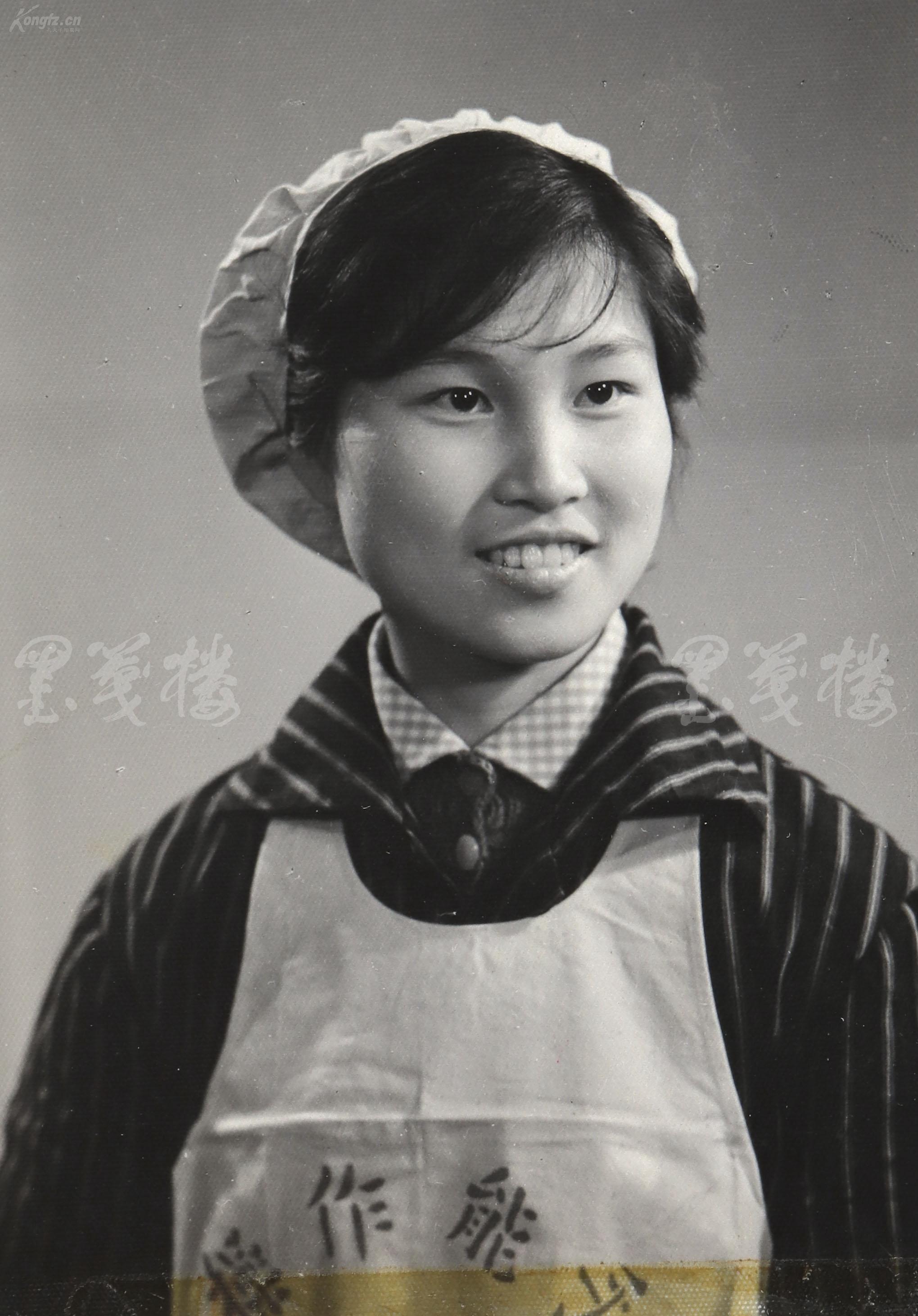 建国后 女性肖像写真老照片一组四帧(最大尺寸:15*9.9cm,最小尺寸:7.