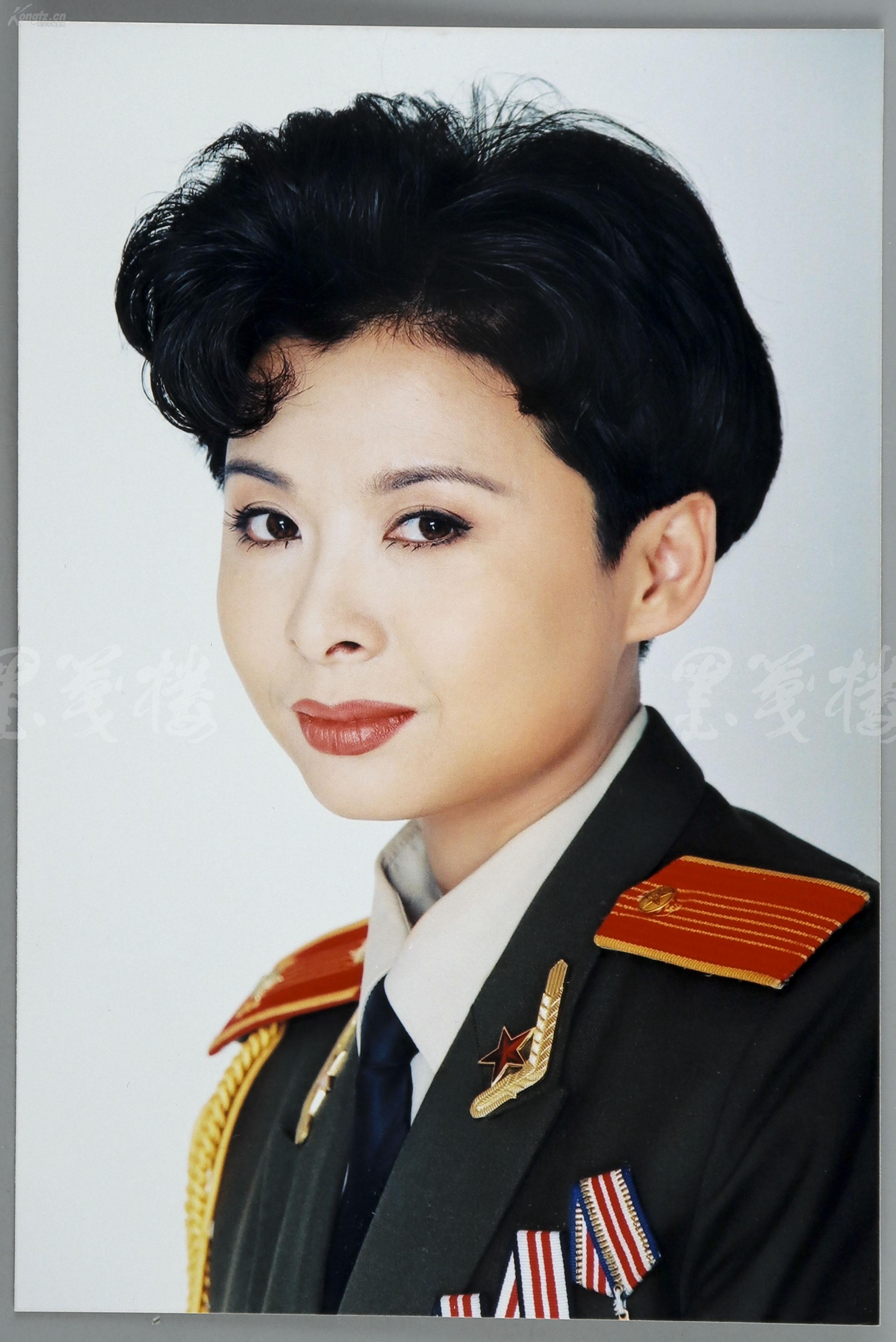 著名女高音歌唱家,有"人民喜爱的艺术家"之称 董文华