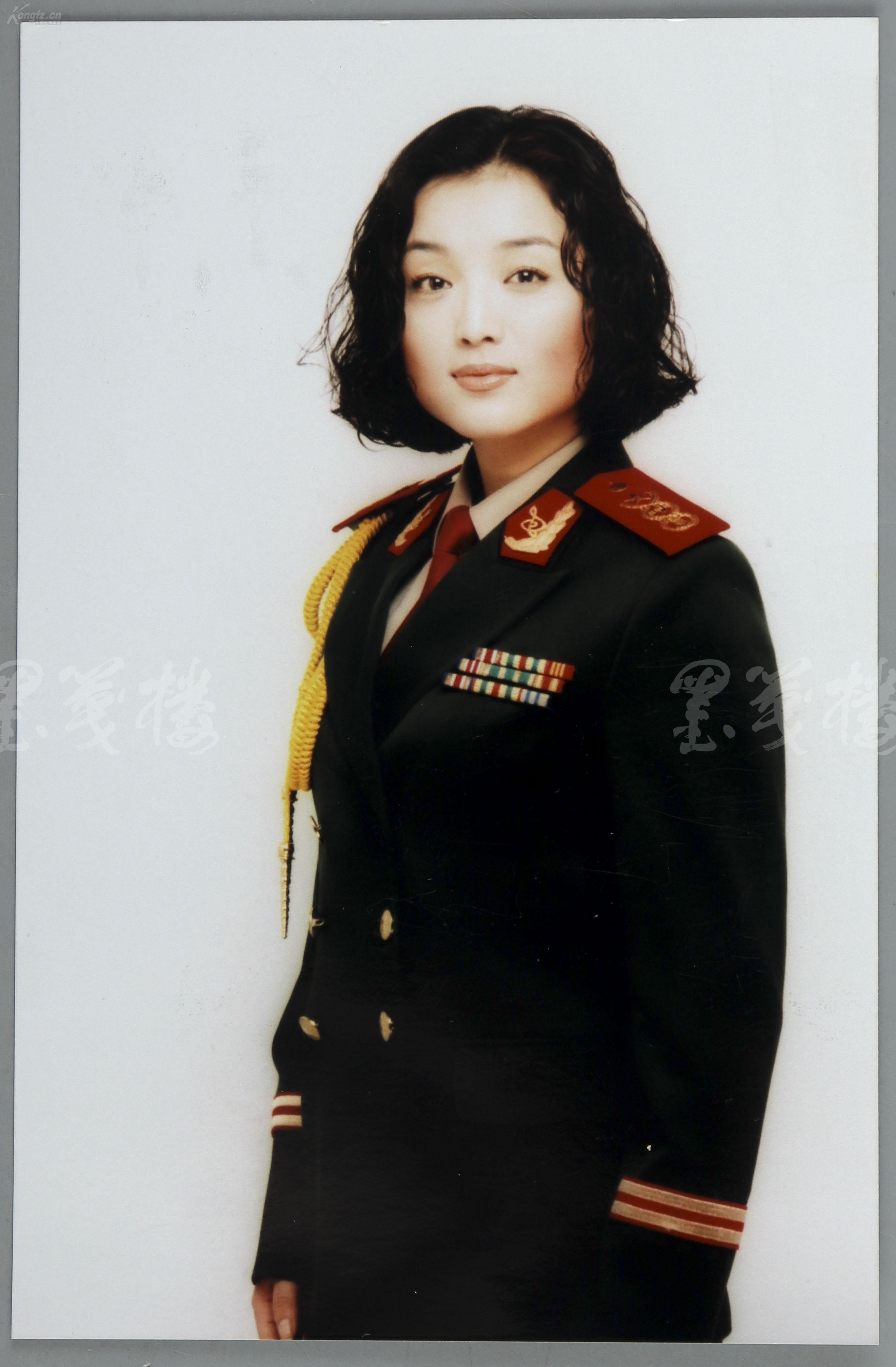 个人联系方式(电话/邮箱/微信号) 5. 作品自述或相关评论文章 6.