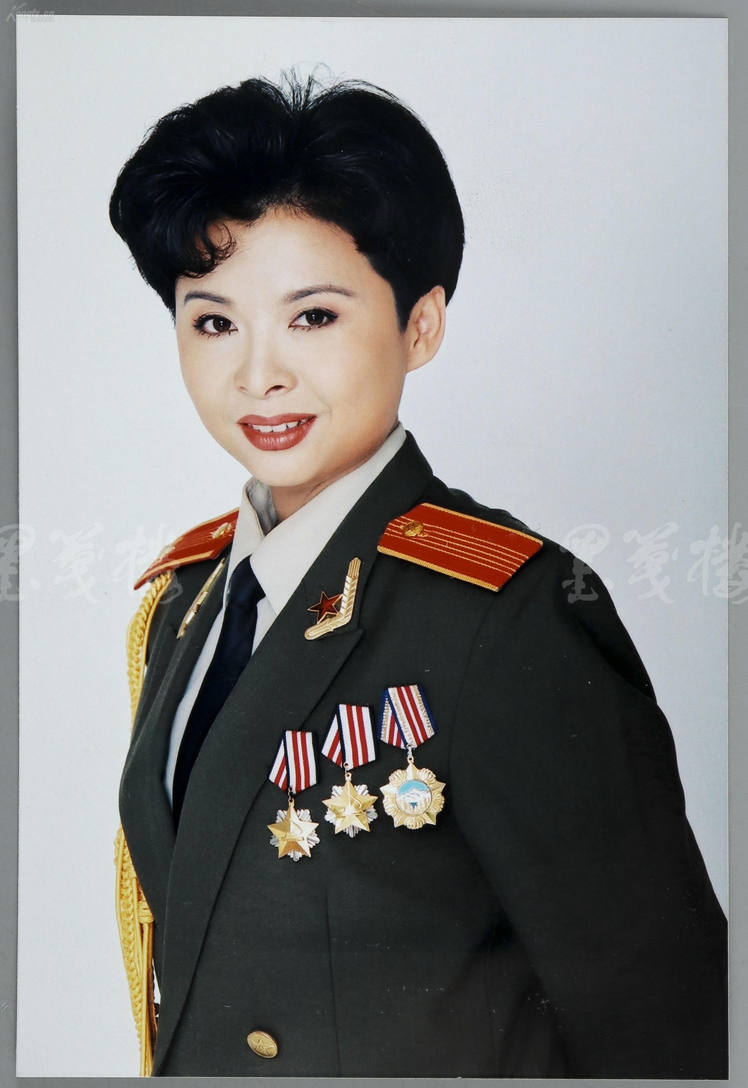 著名女高音歌唱家,有"人民喜爱的艺术家"之称 董文华