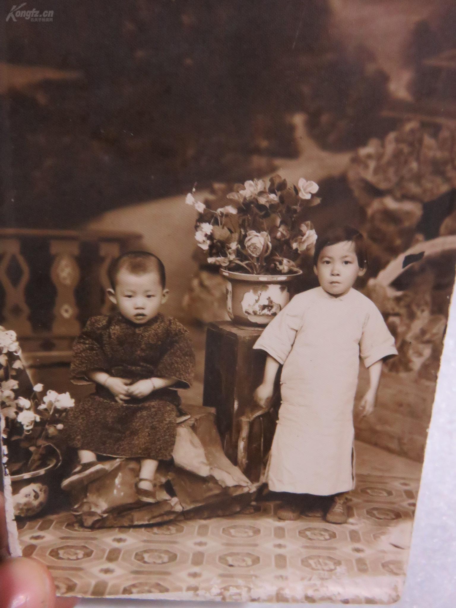 民国早期小孩穿长袍老照片1张18121729