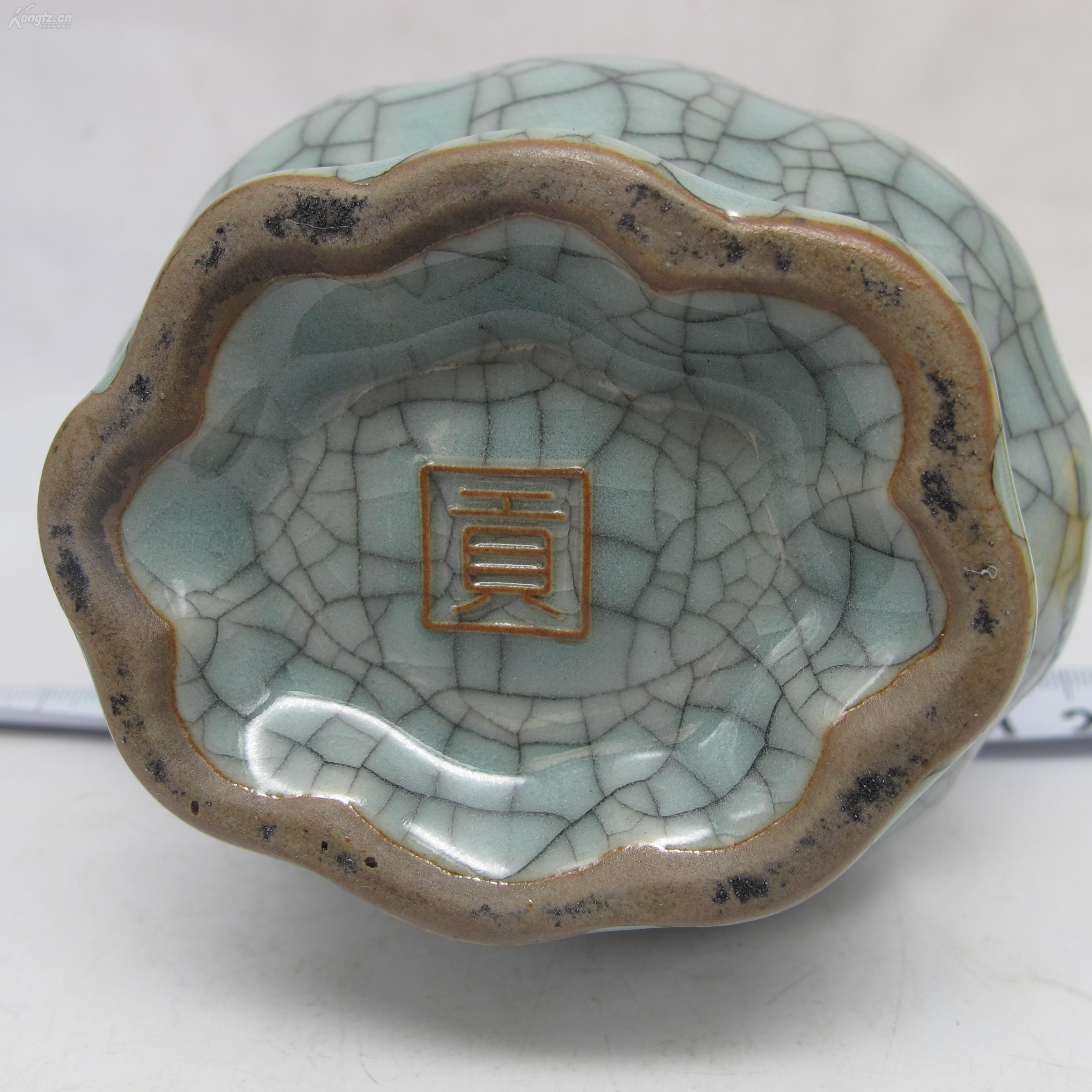 清代哥窑开片瓷花瓶器型周正古朴典雅釉水滋润金丝铁线开片非常漂亮