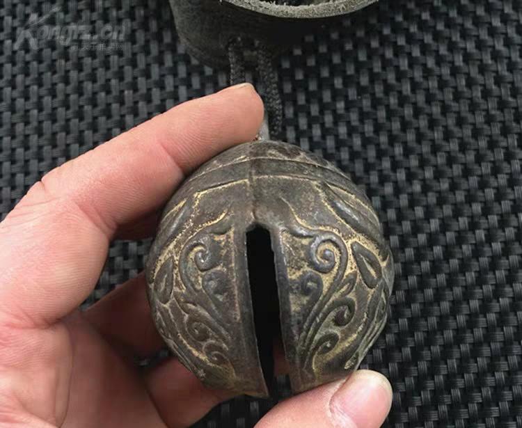 纯铜老铜牛头铃铛一串,16个,包浆醇厚工艺精湛,古意盎然,品相极好!