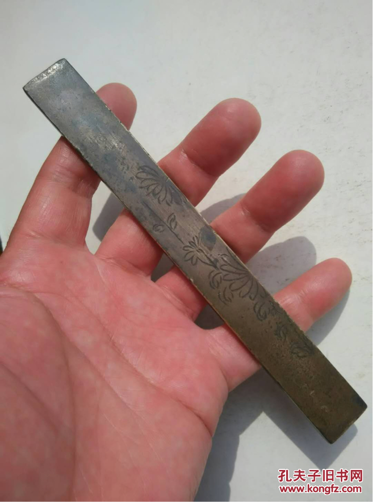 85/0.5cm,110.9克清代厚实刻铜刻花老铜镇纸压尺镇尺文房老铜尺老铜器