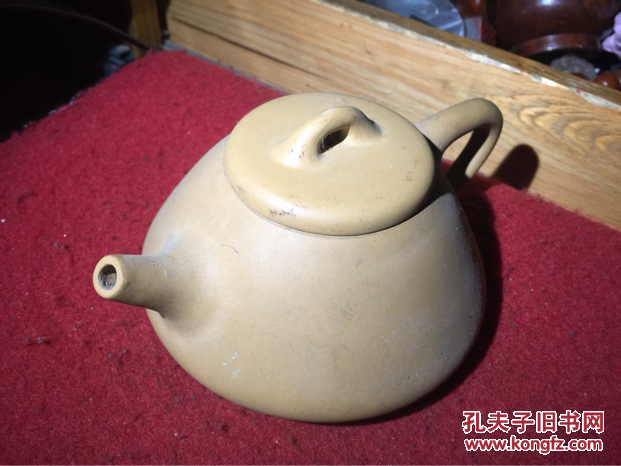 厅级干部家散出的黄泥紫砂壶,石瓢,器正材正,胎质匀润,手可盈握,这年