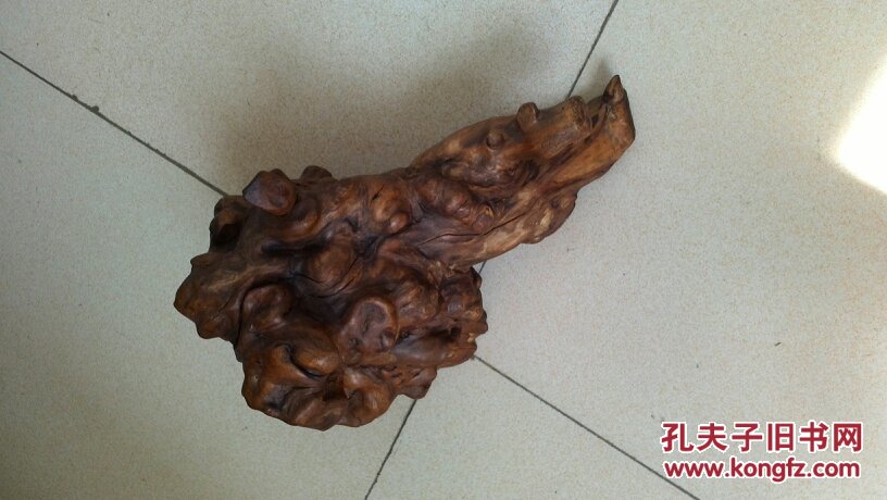造型奇特的鼠李木根雕