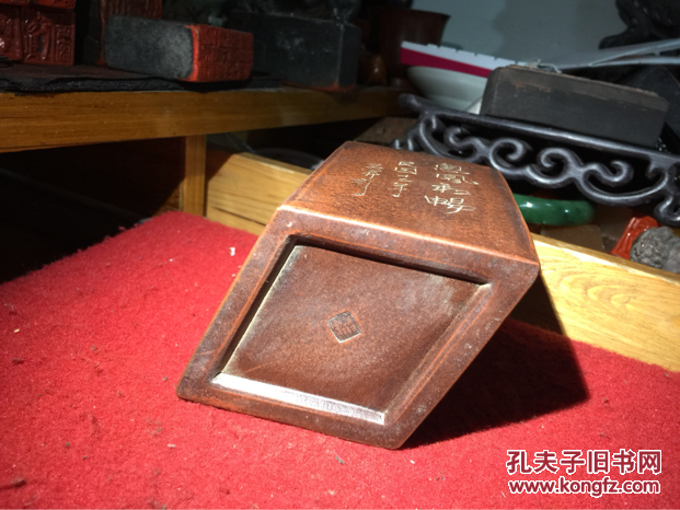 民国十二年"铁画轩"菱形紫砂笔筒,梅枝高致,兰蕙静幽,并刻有"惠风和畅