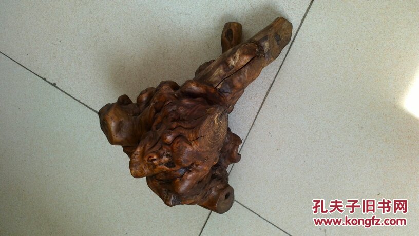 造型奇特的鼠李木根雕