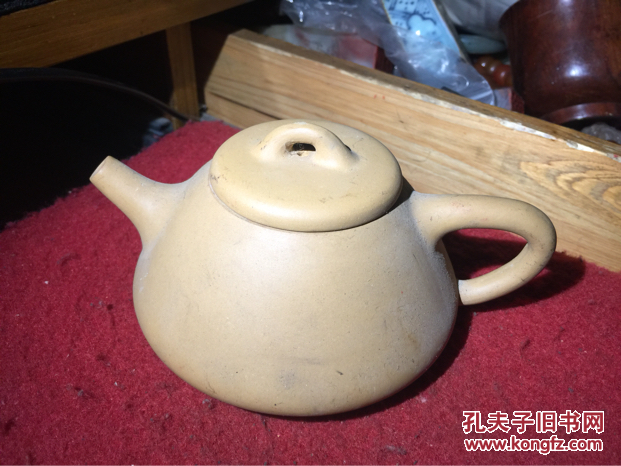 厅级干部家散出的黄泥紫砂壶,石瓢,器正材正,胎质匀润,手可盈握,这年