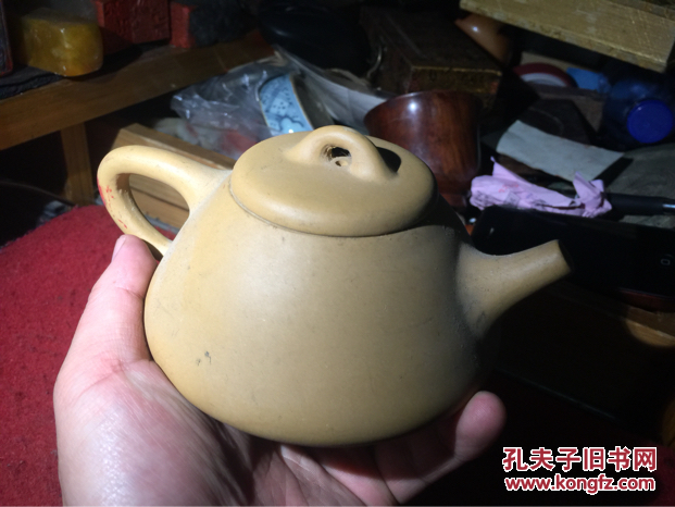 厅级干部家散出的黄泥紫砂壶,石瓢,器正材正,胎质匀润,手可盈握,这年