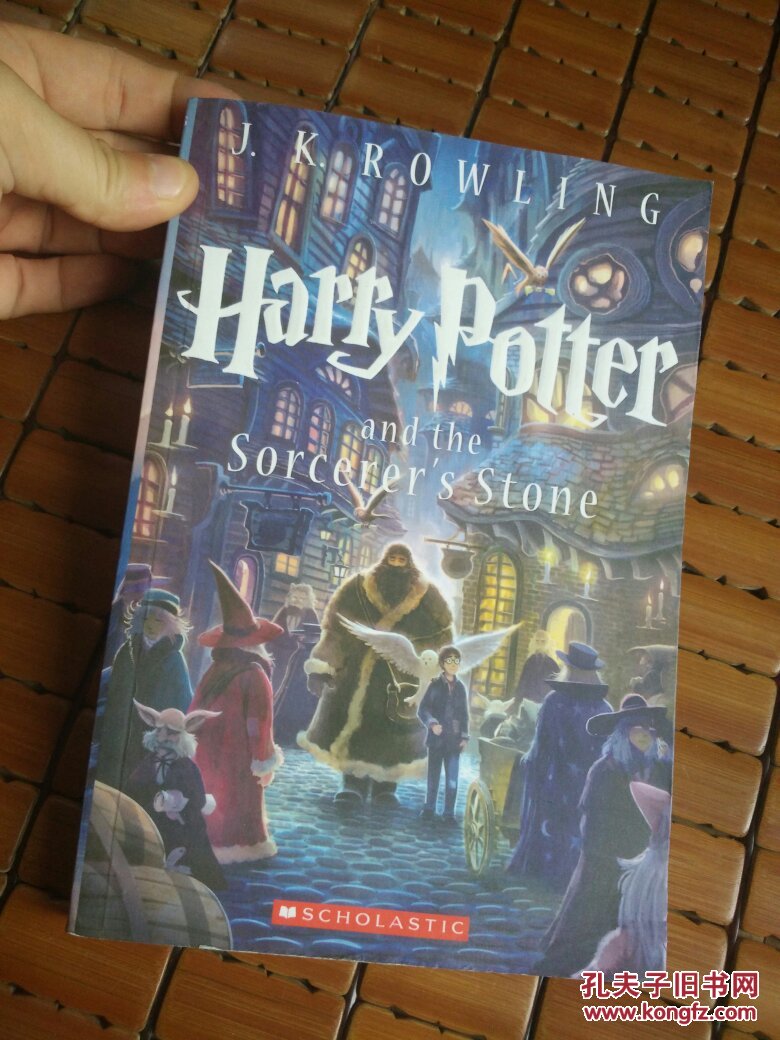 (英文原版)(哈利波特与魔法石一部)harry potter and