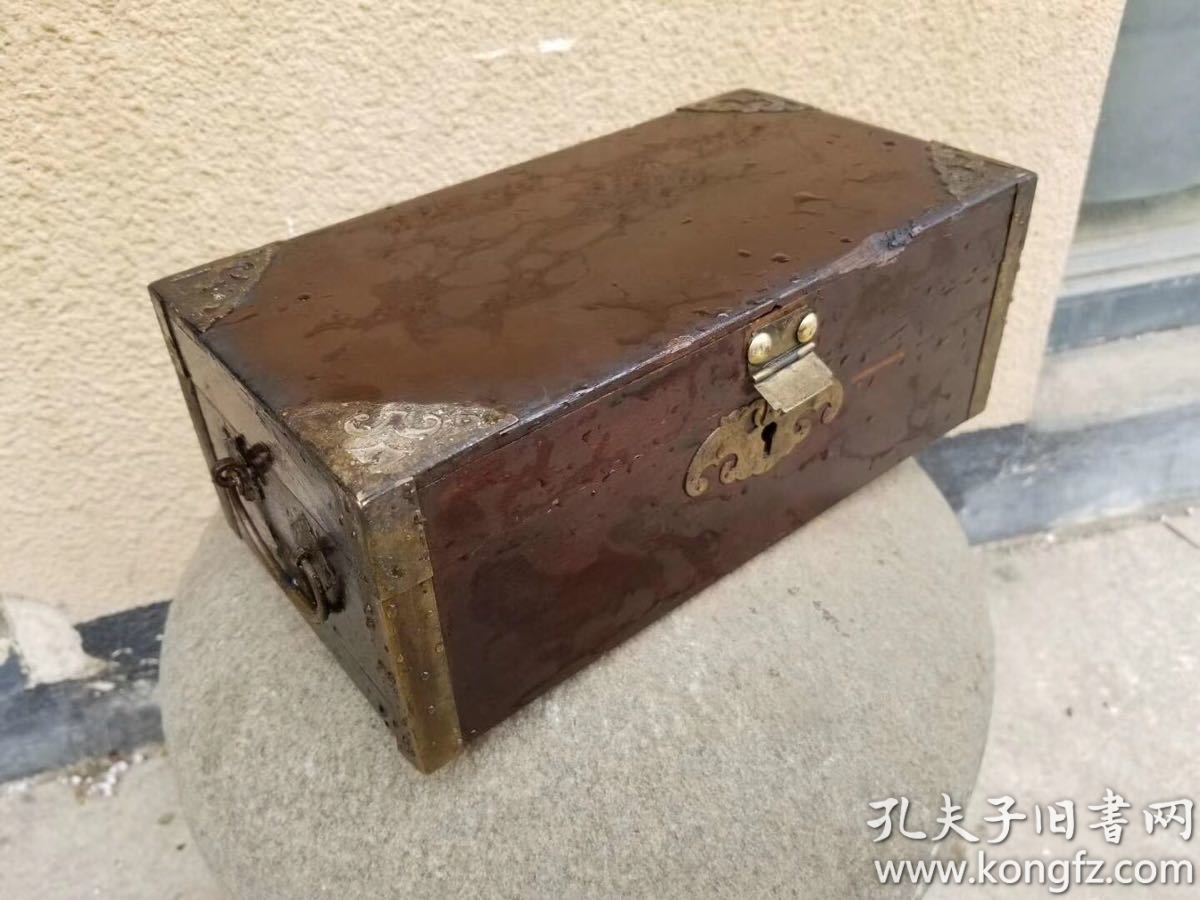 清代金丝楠首饰盒,四角都包铜皮。尺寸25-13-