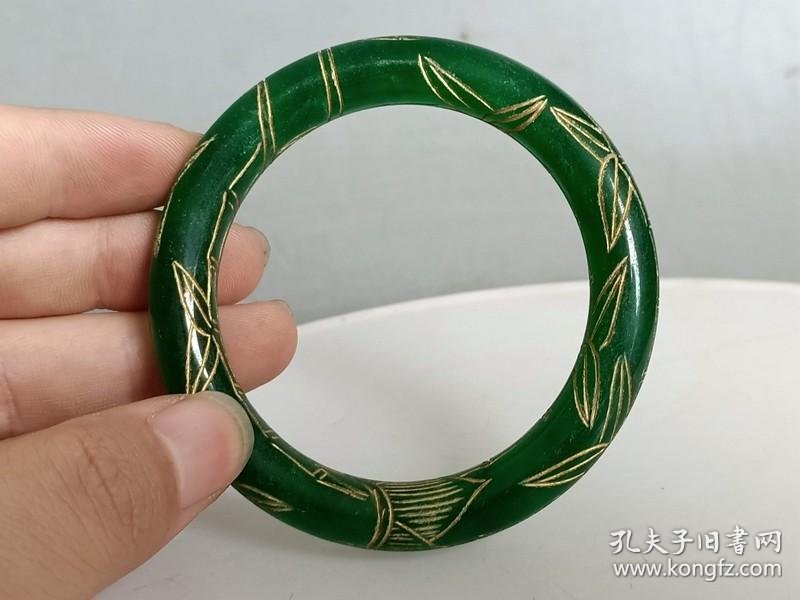 清代传世刻画冰种满绿翡翠手镯