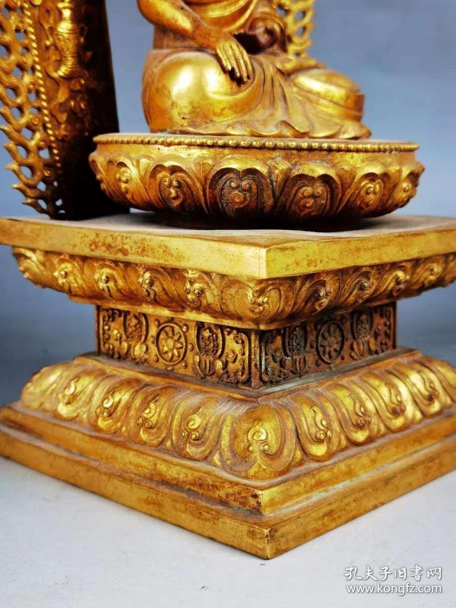 旧藏,清代铜鎏金佛像一尊,做工精美绝伦,用料上乘,雕刻精细,包浆自然