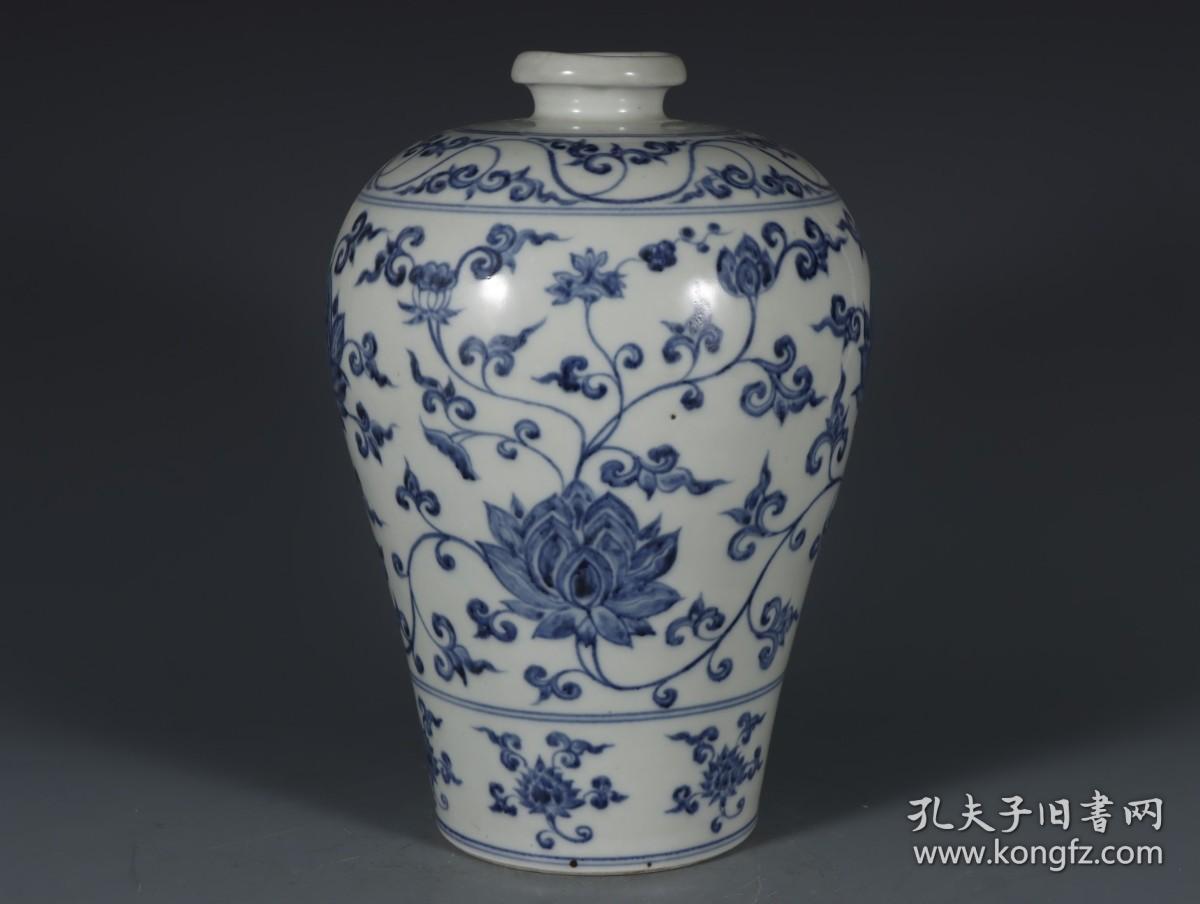 明宣德青花缠枝莲花卉纹梅瓶