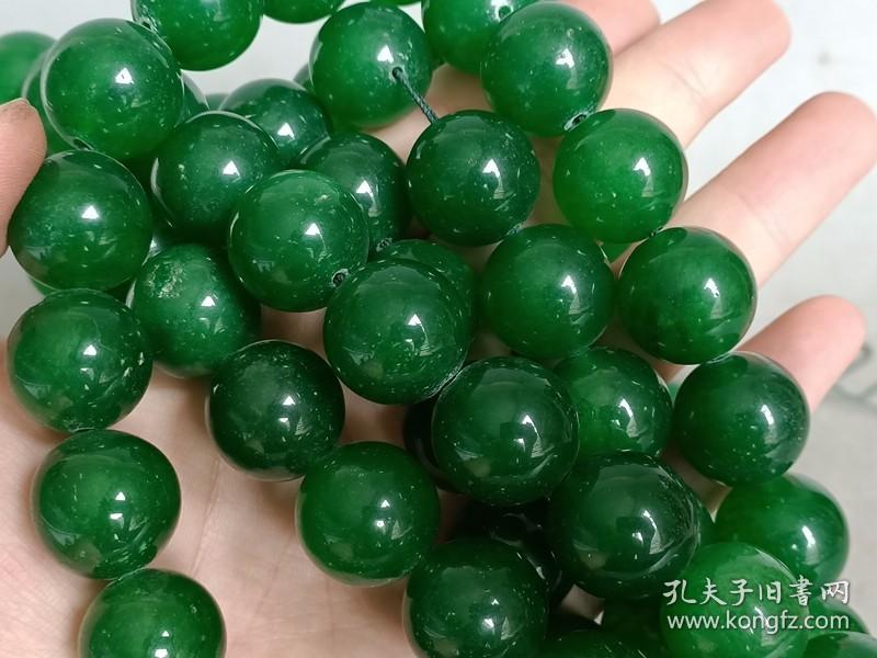 乡下收的清代一串冰种满绿翡翠佛珠