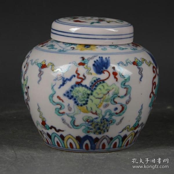 明斗彩狮子纹天字罐