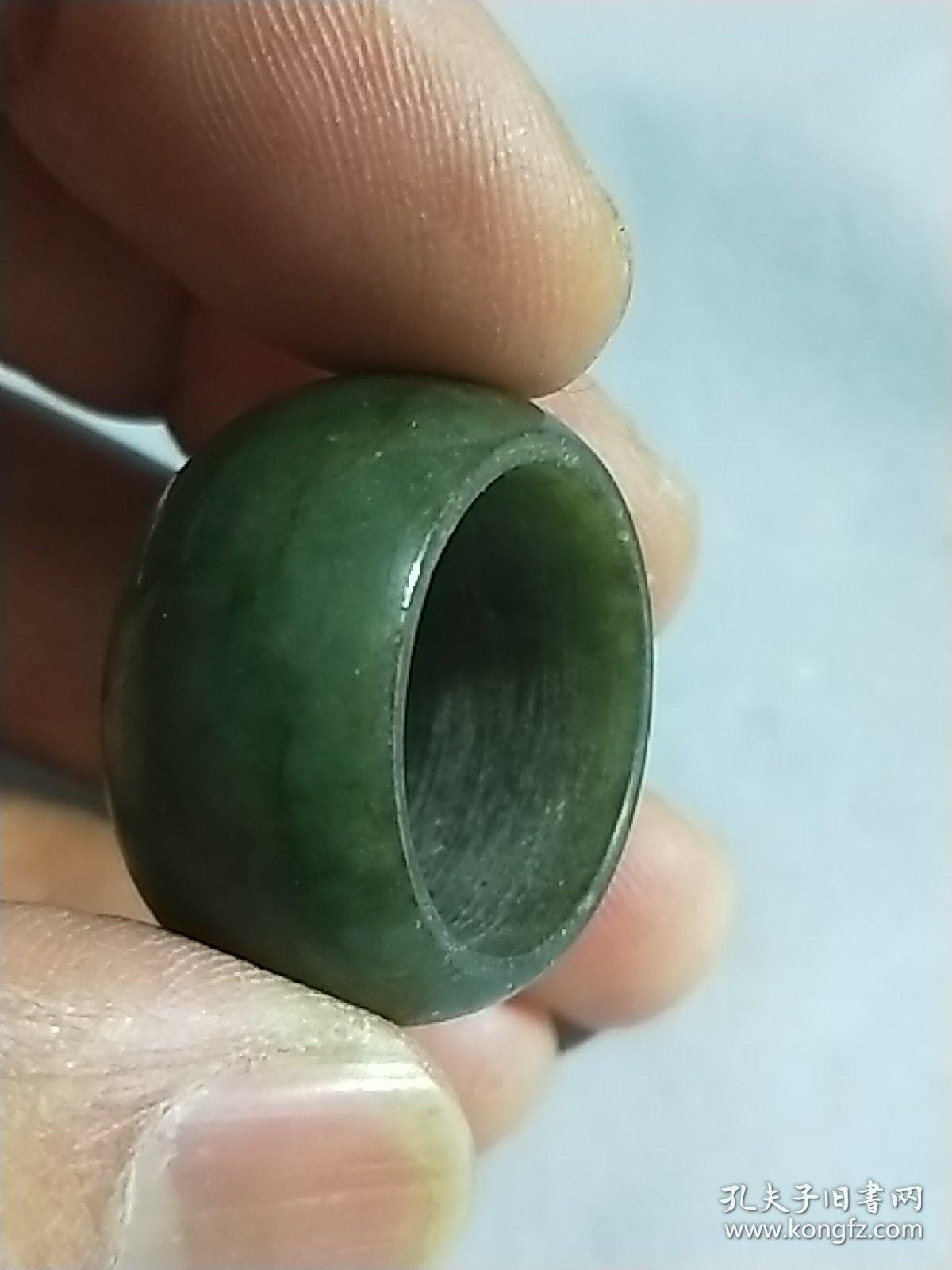 老翡翠扳指一只