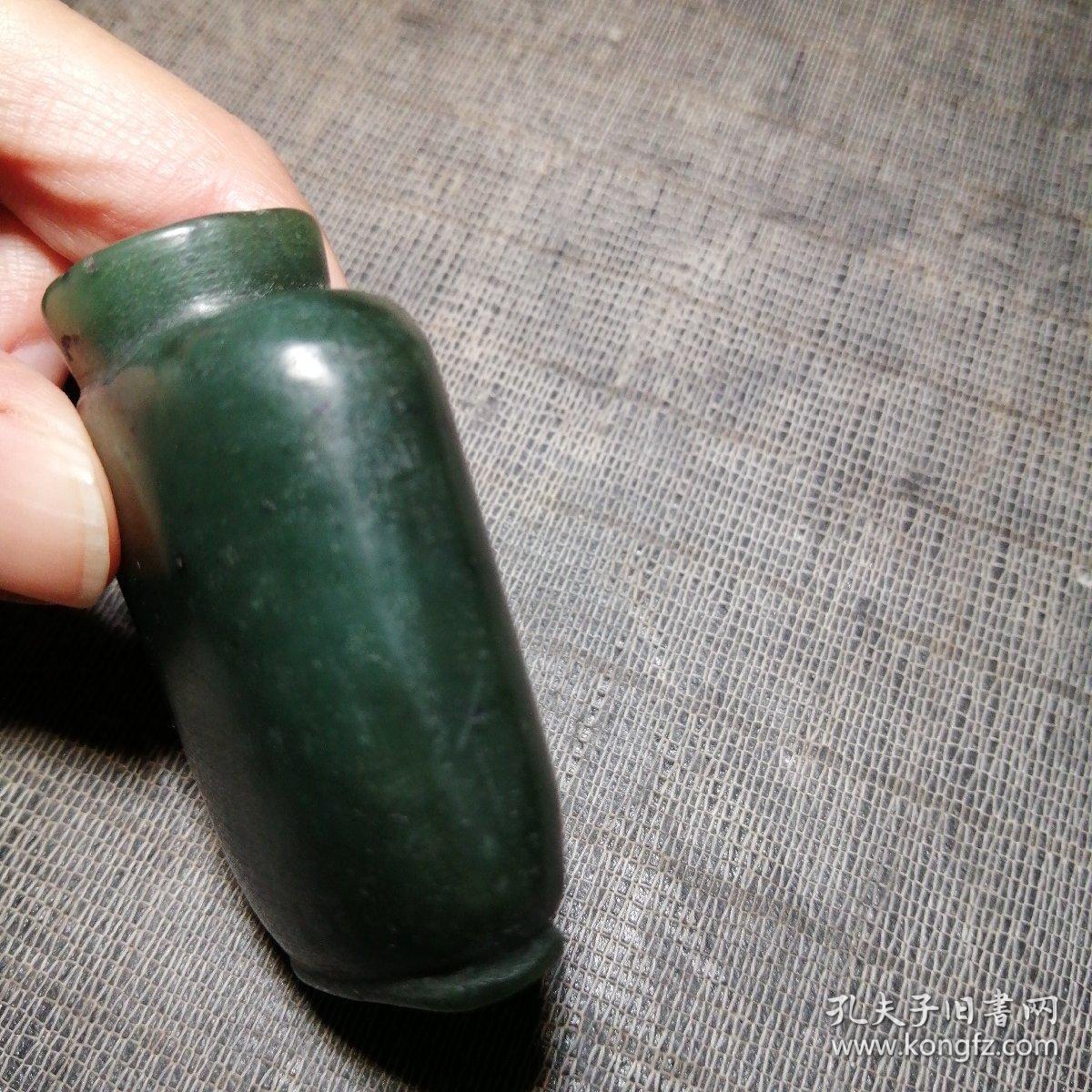 老碧玉鼻烟壶