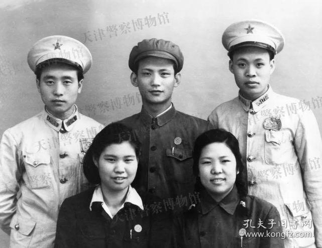 【50式人民警察制服】1950年初,经政务院批准,全国统一人民警察服装