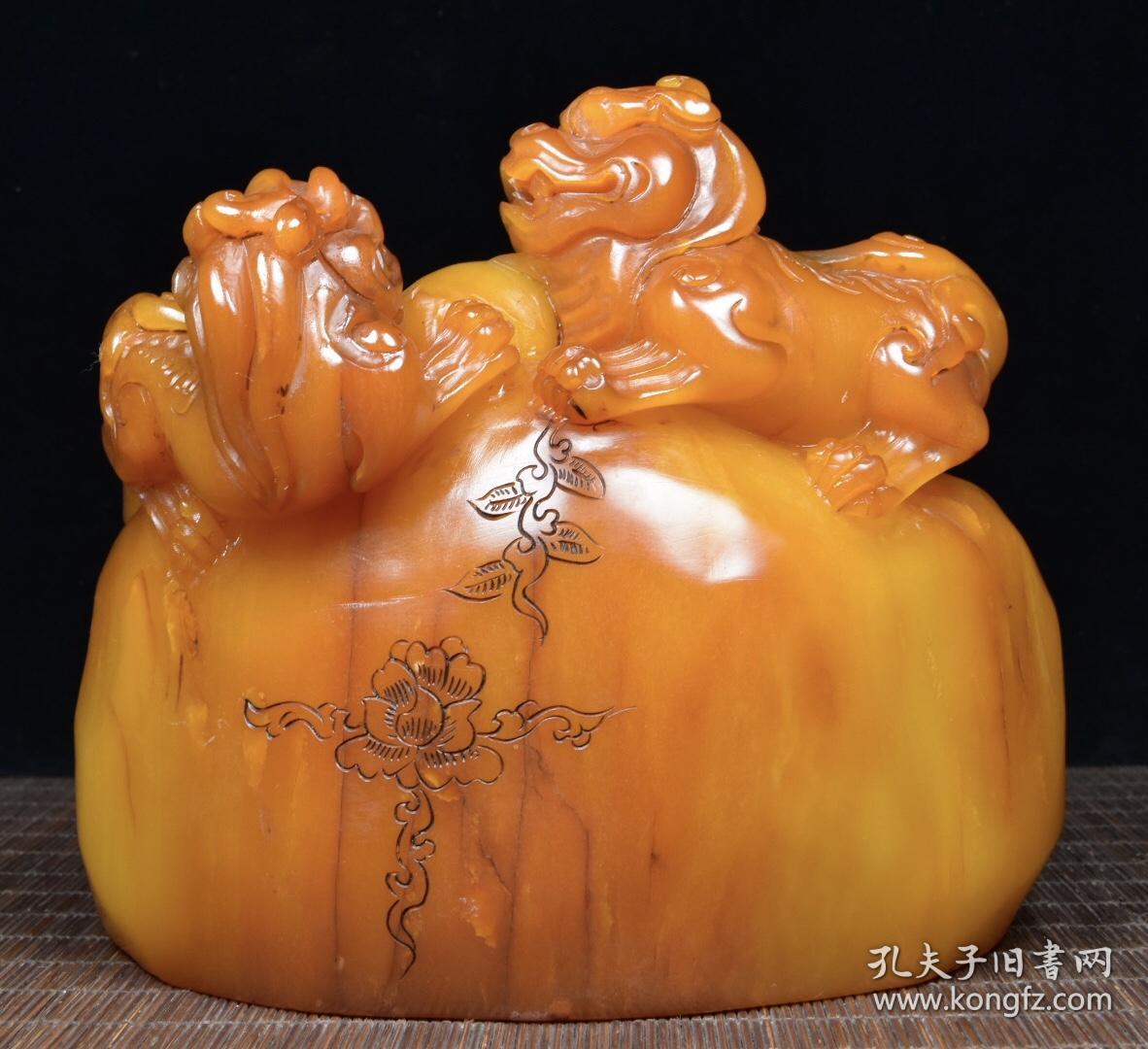 珍品寿山石田黄石雕刻双兽戏珠摆件落款壬申年伯元作红筋明显石材通透