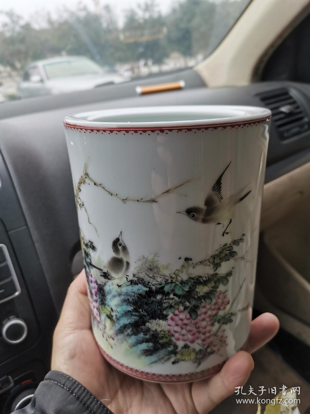 民国或建国初官窑级花鸟彩瓷笔筒凌风飞舞小名家章仕保画工精妙不失