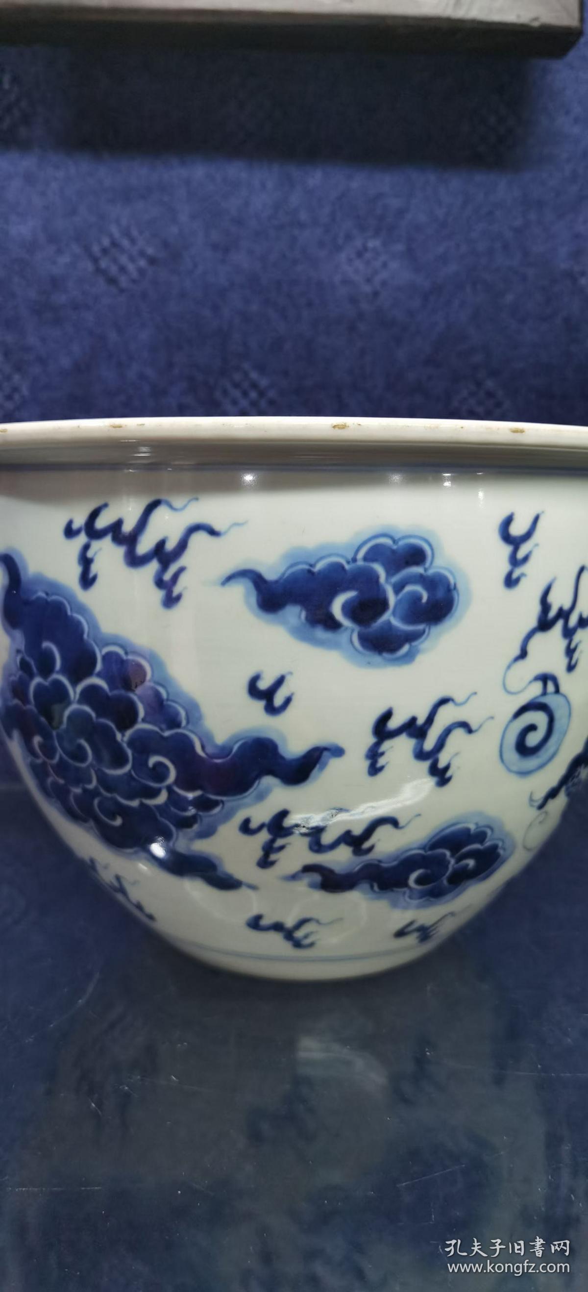 清康熙青花龙纹卷缸