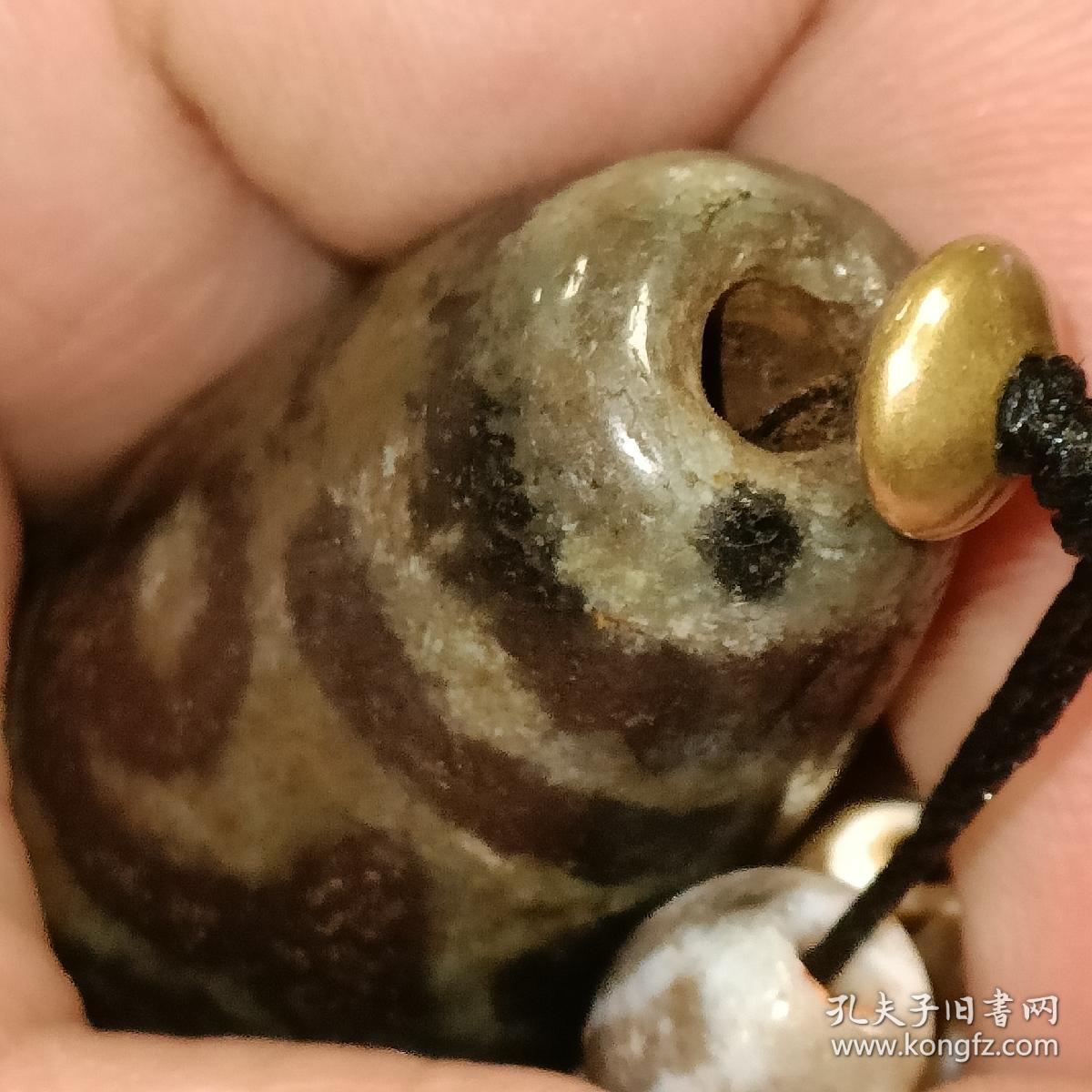 藏传象雄时期地门佛眼九眼老天珠珠体硕大包浆油润厚重皮下层满风化