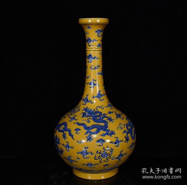 明成化黄地青花龙纹赏瓶38*22