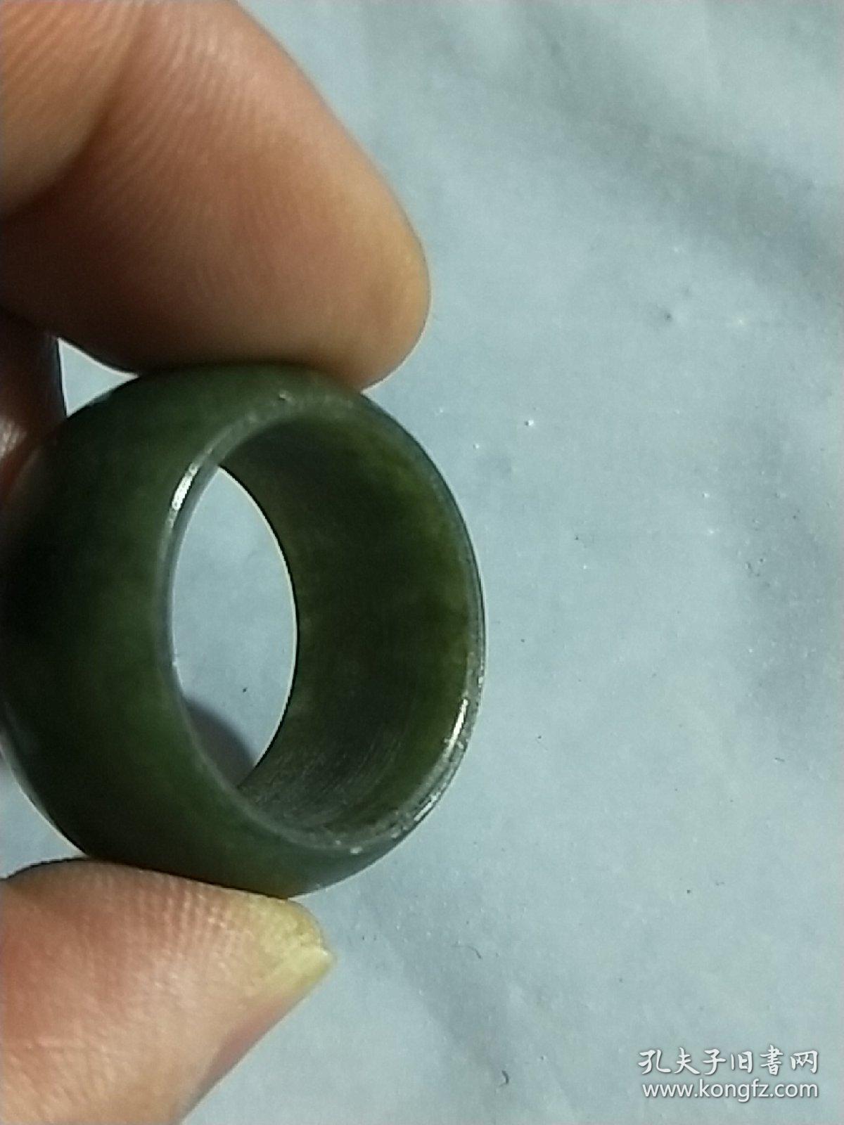老翡翠扳指一只