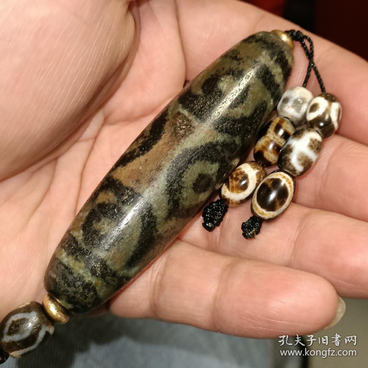 藏传象雄时期地门佛眼九眼老天珠珠体硕大包浆油润厚重皮下层满风化