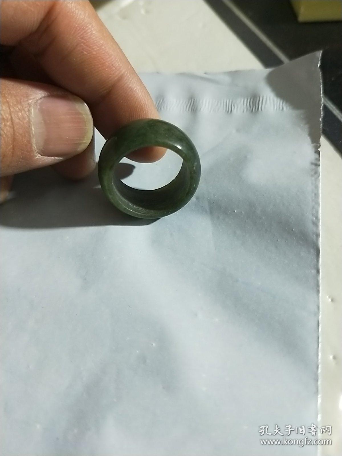 老翡翠扳指一只