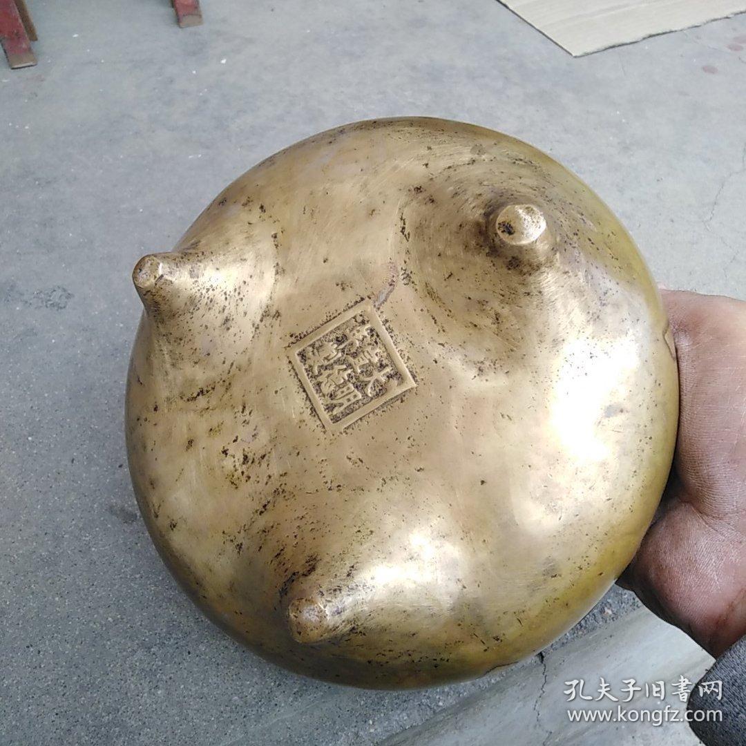 厚重铜香炉,个头挺大,年代未知,个人认为是清代民国的